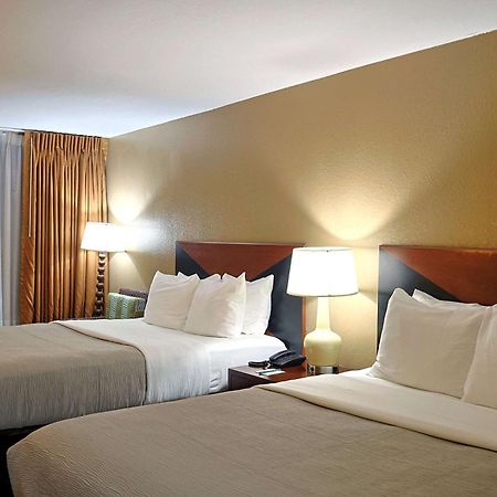 Quality Inn Kennedy Space Center Тайтъсвил Екстериор снимка