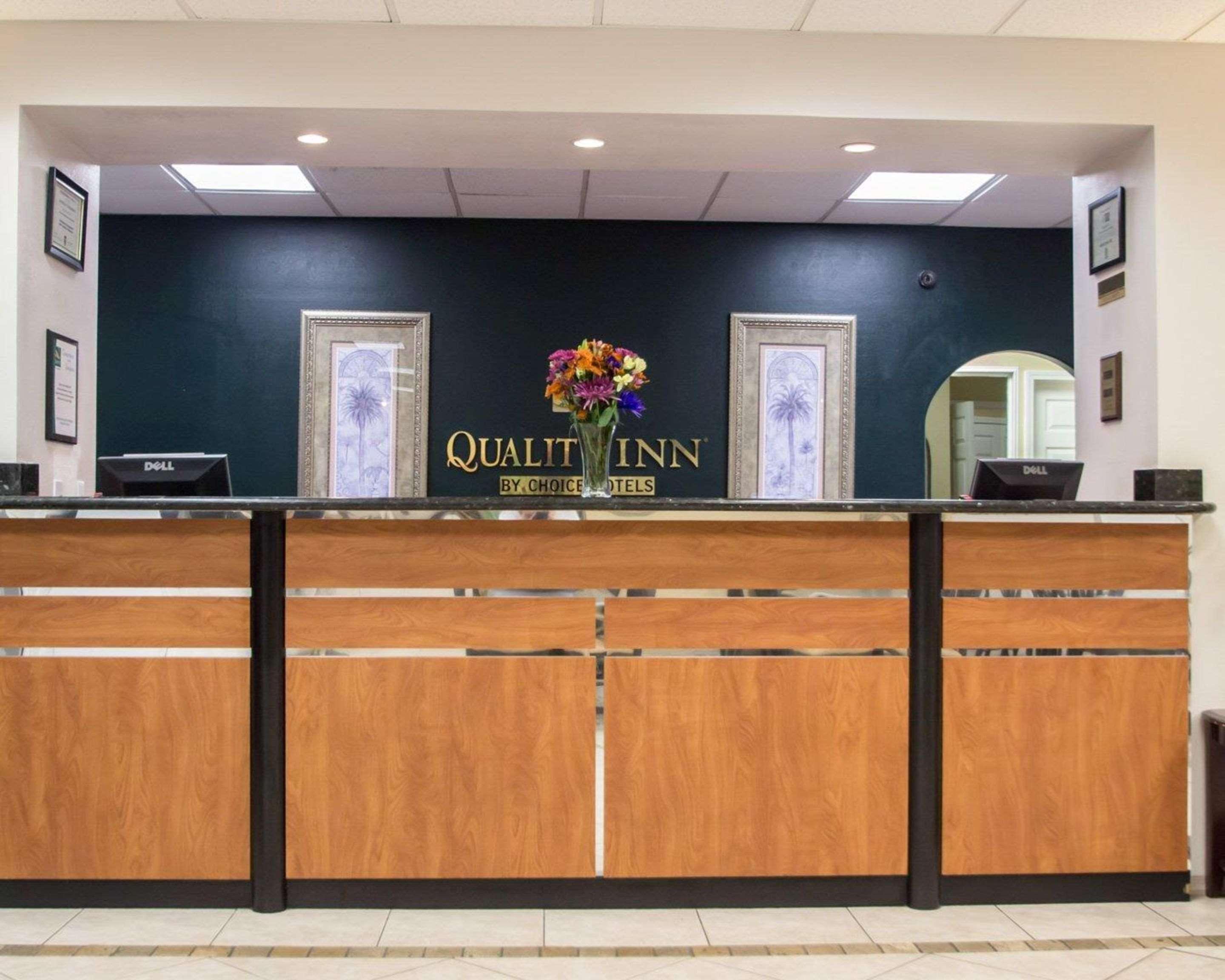 Quality Inn Kennedy Space Center Тайтъсвил Екстериор снимка