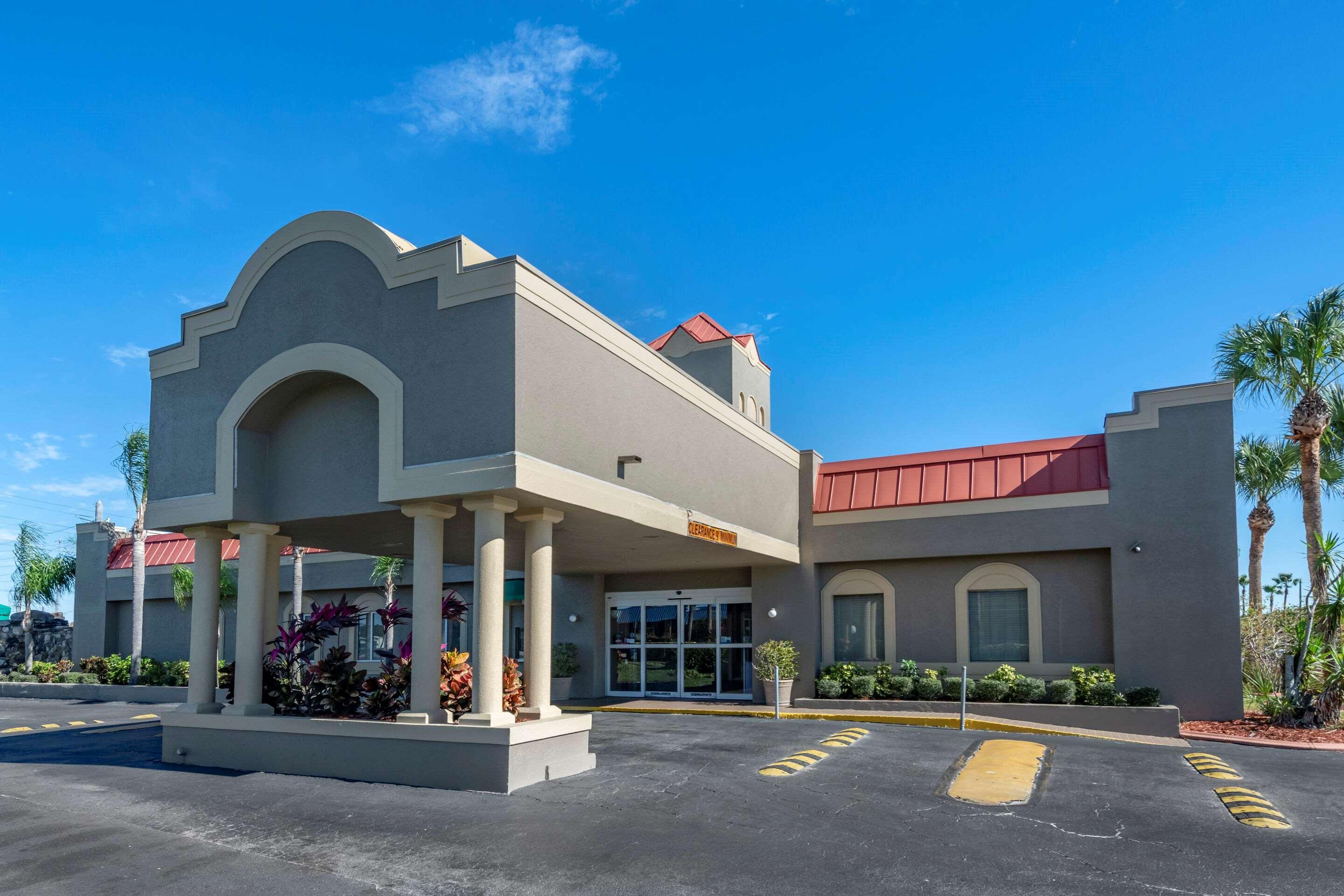 Quality Inn Kennedy Space Center Тайтъсвил Екстериор снимка