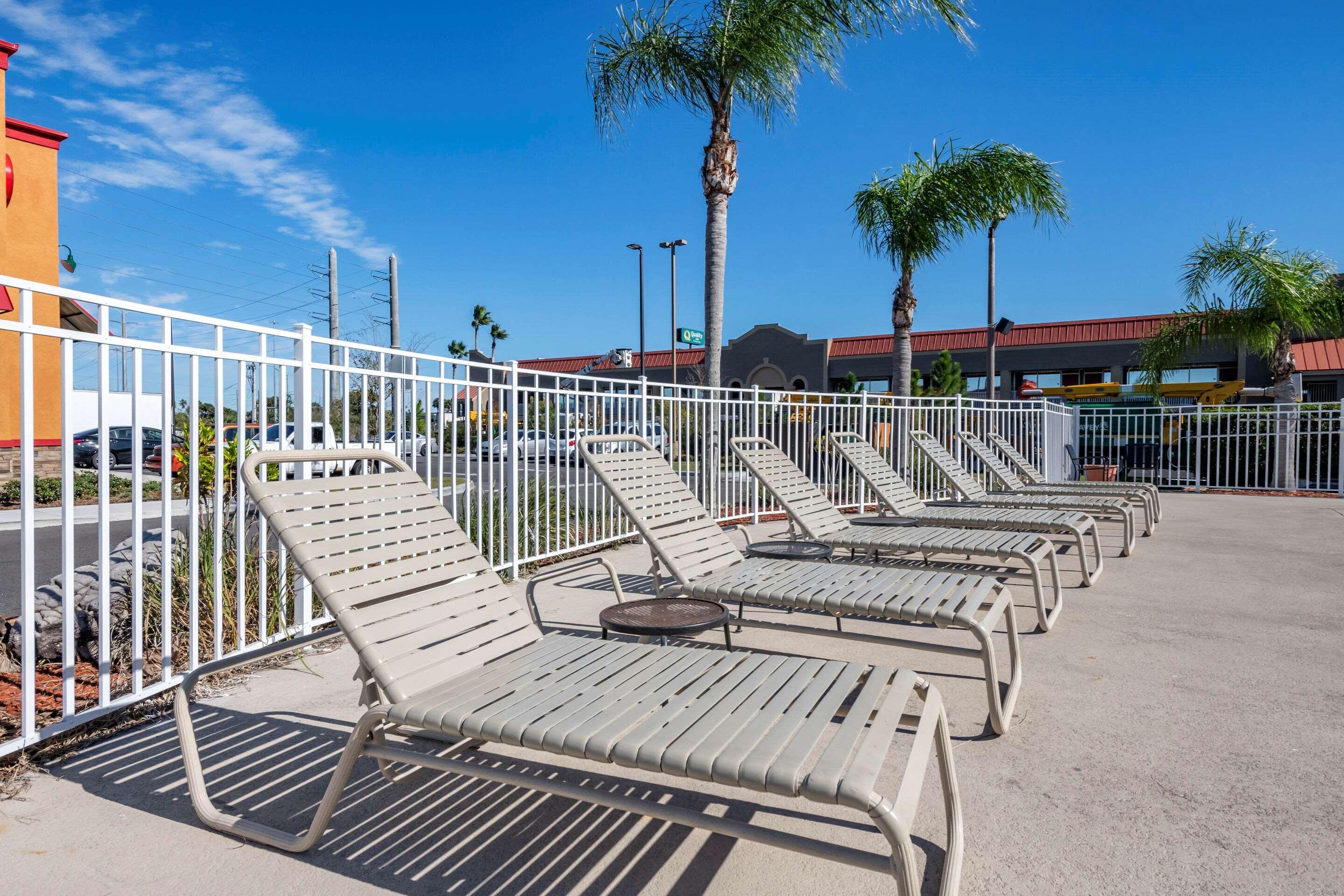 Quality Inn Kennedy Space Center Тайтъсвил Екстериор снимка