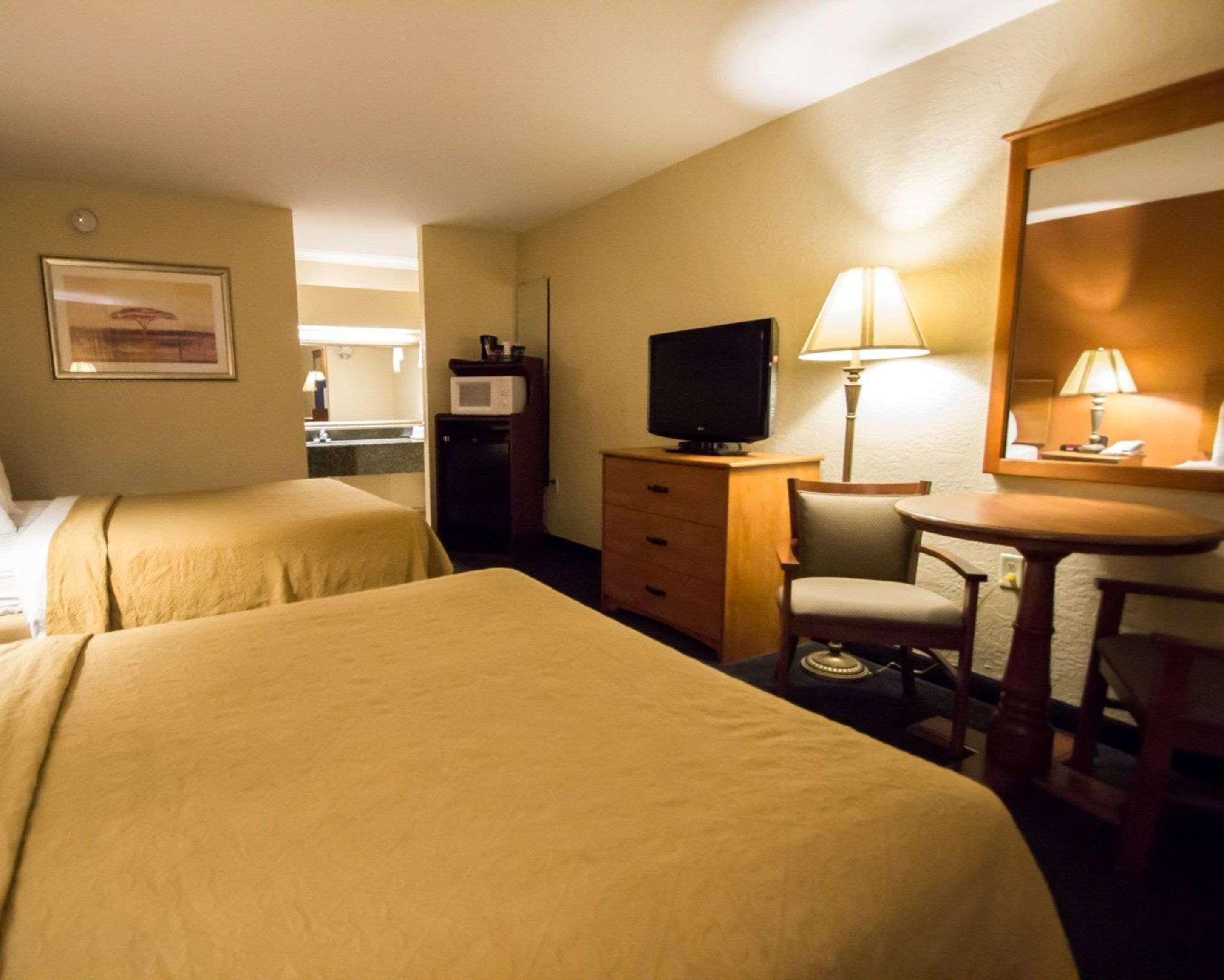 Quality Inn Kennedy Space Center Тайтъсвил Екстериор снимка