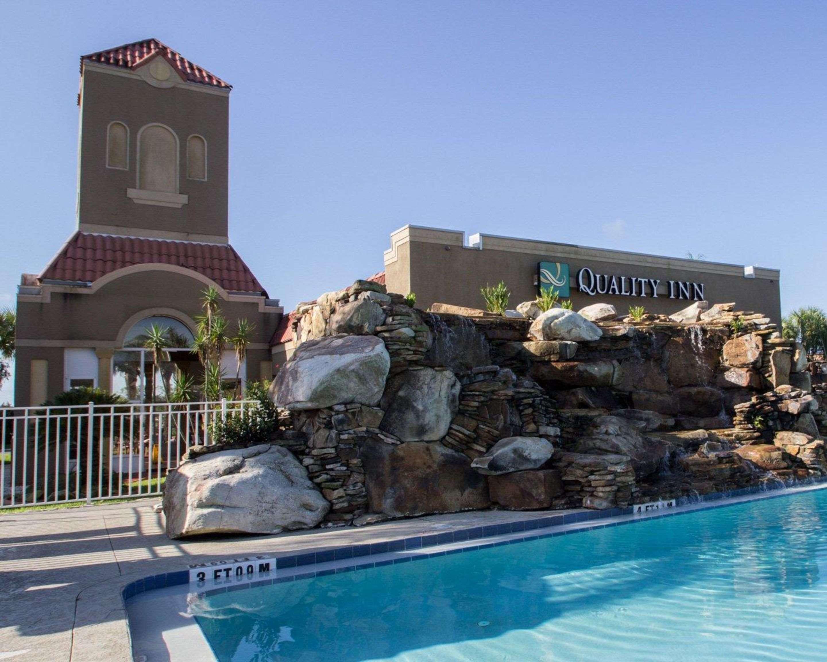 Quality Inn Kennedy Space Center Тайтъсвил Екстериор снимка