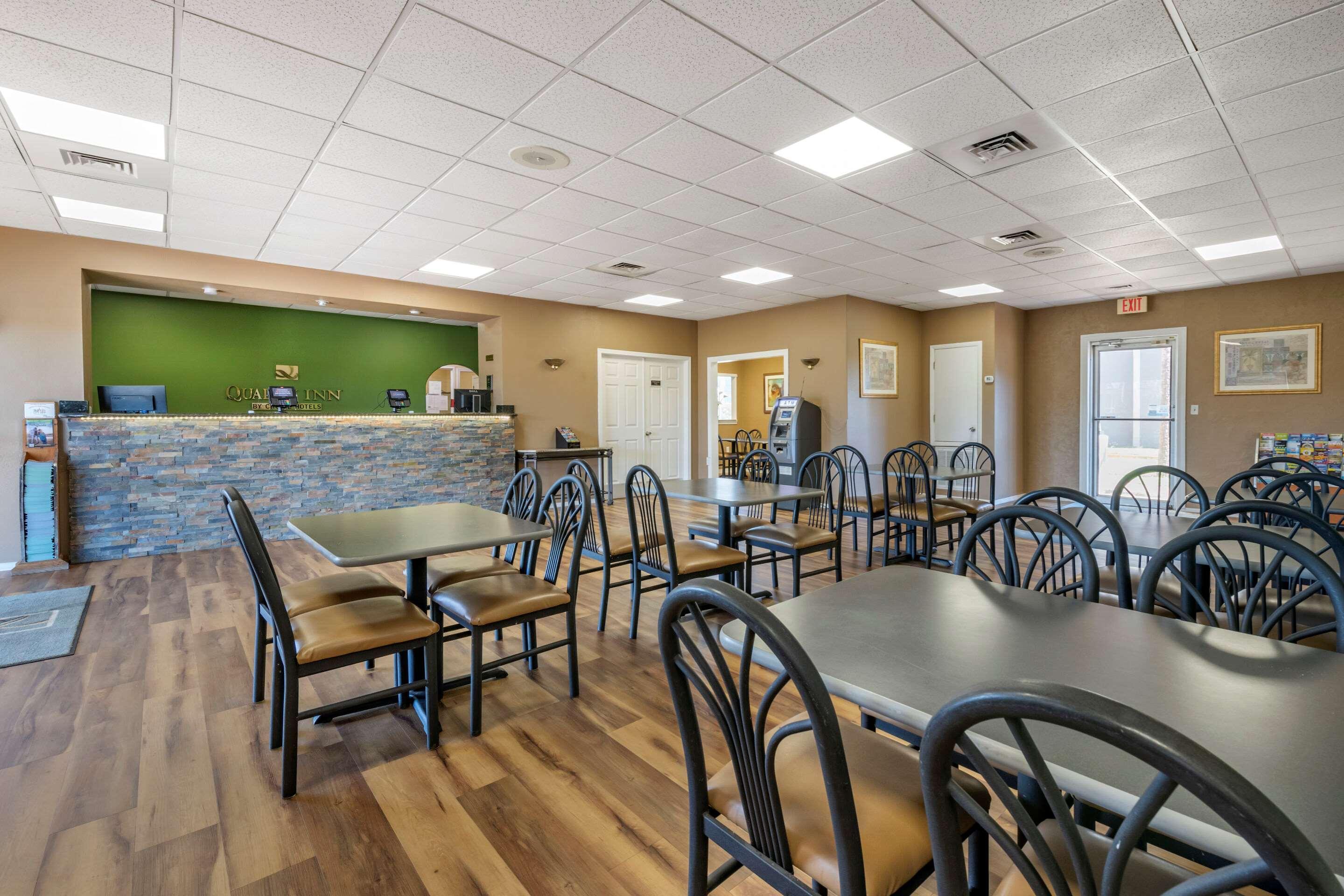 Quality Inn Kennedy Space Center Тайтъсвил Екстериор снимка