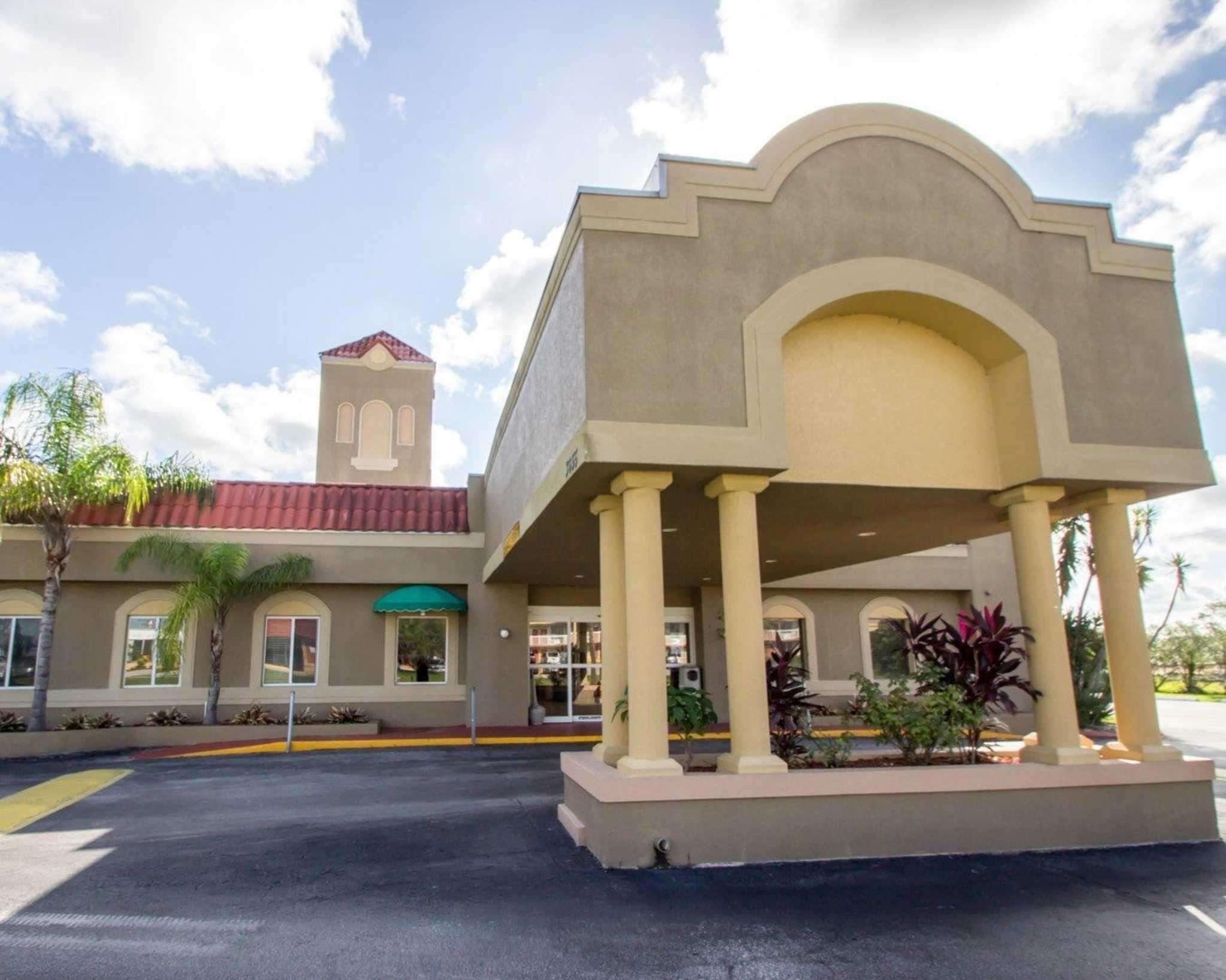 Quality Inn Kennedy Space Center Тайтъсвил Екстериор снимка