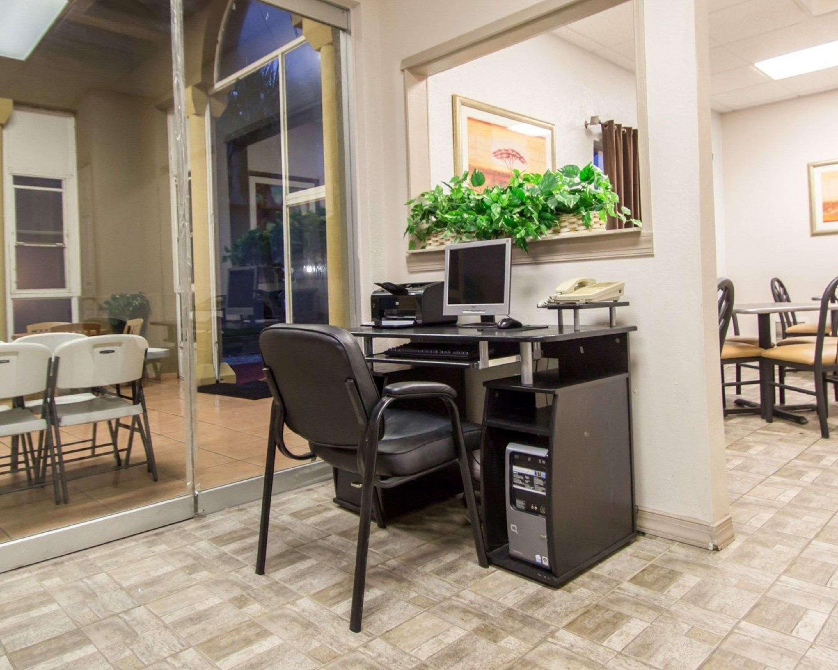 Quality Inn Kennedy Space Center Тайтъсвил Екстериор снимка