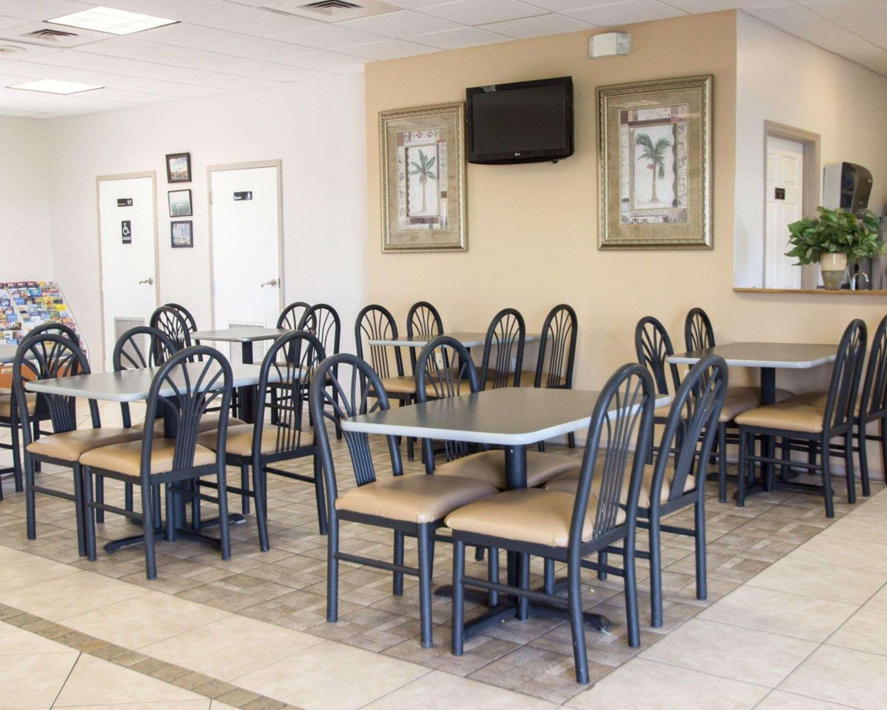 Quality Inn Kennedy Space Center Тайтъсвил Екстериор снимка