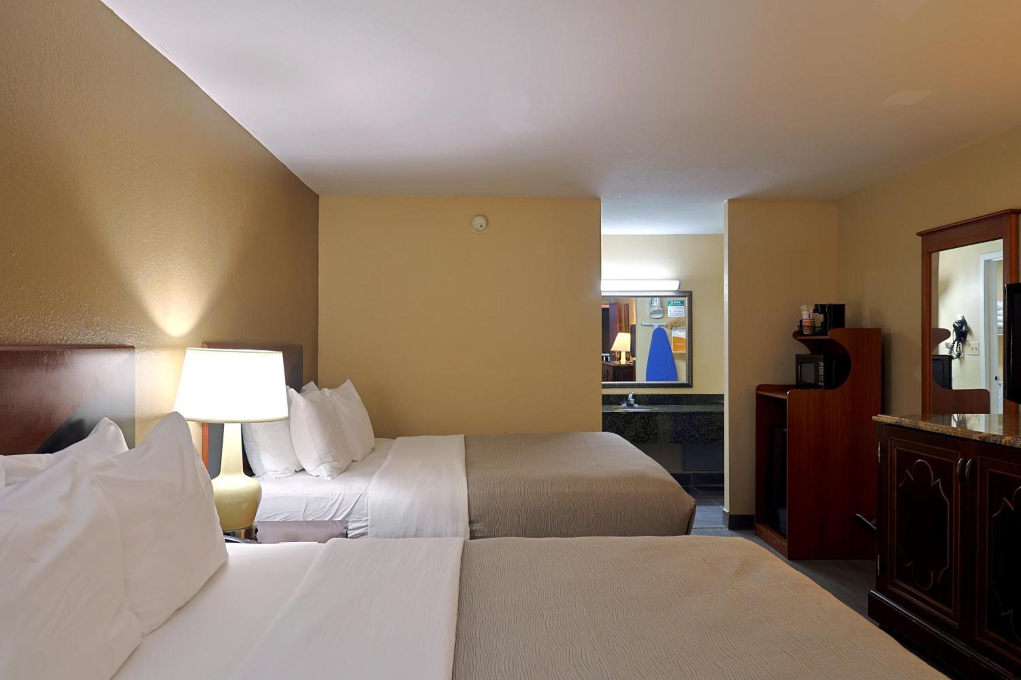Quality Inn Kennedy Space Center Тайтъсвил Екстериор снимка