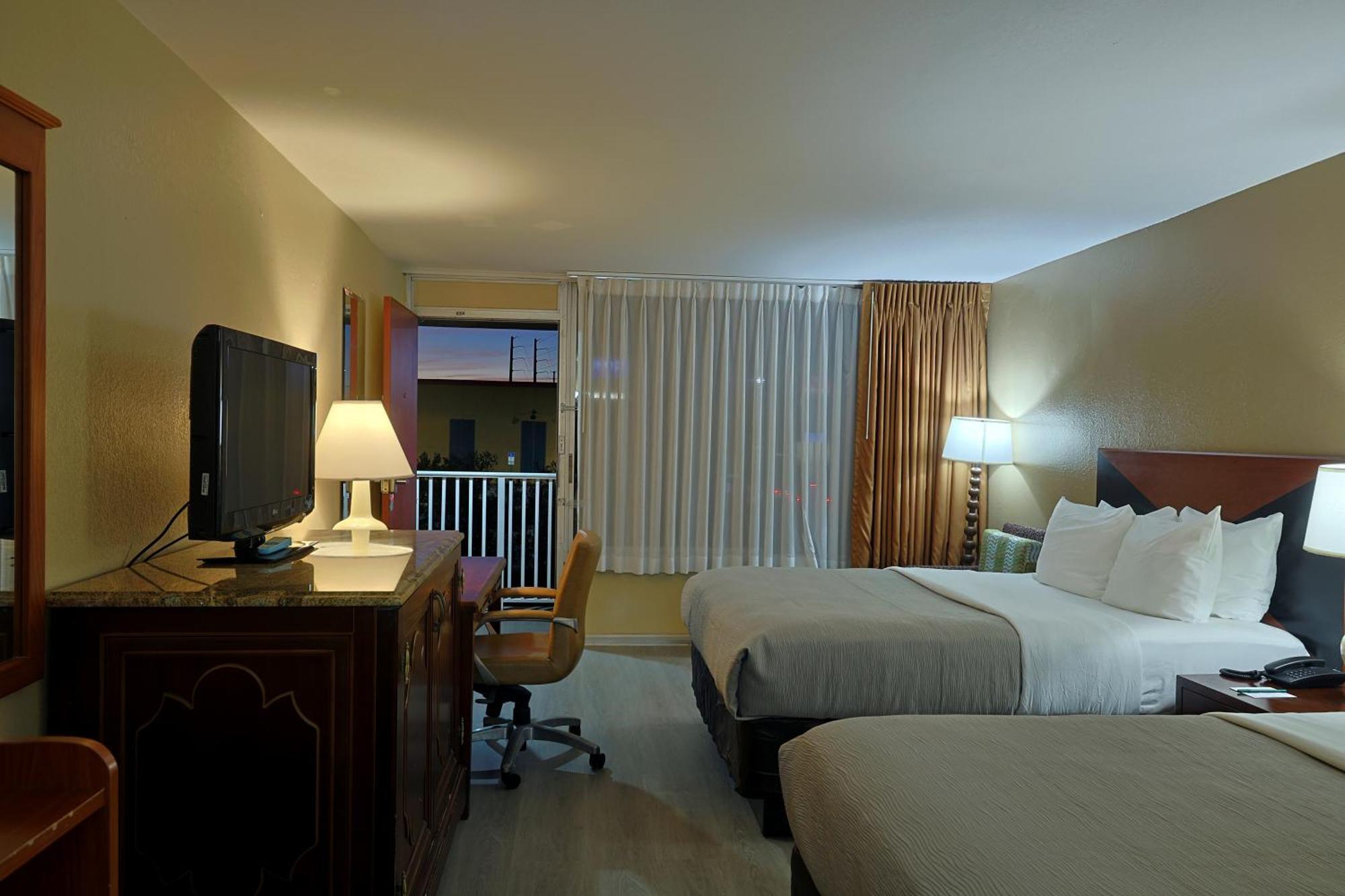 Quality Inn Kennedy Space Center Тайтъсвил Екстериор снимка