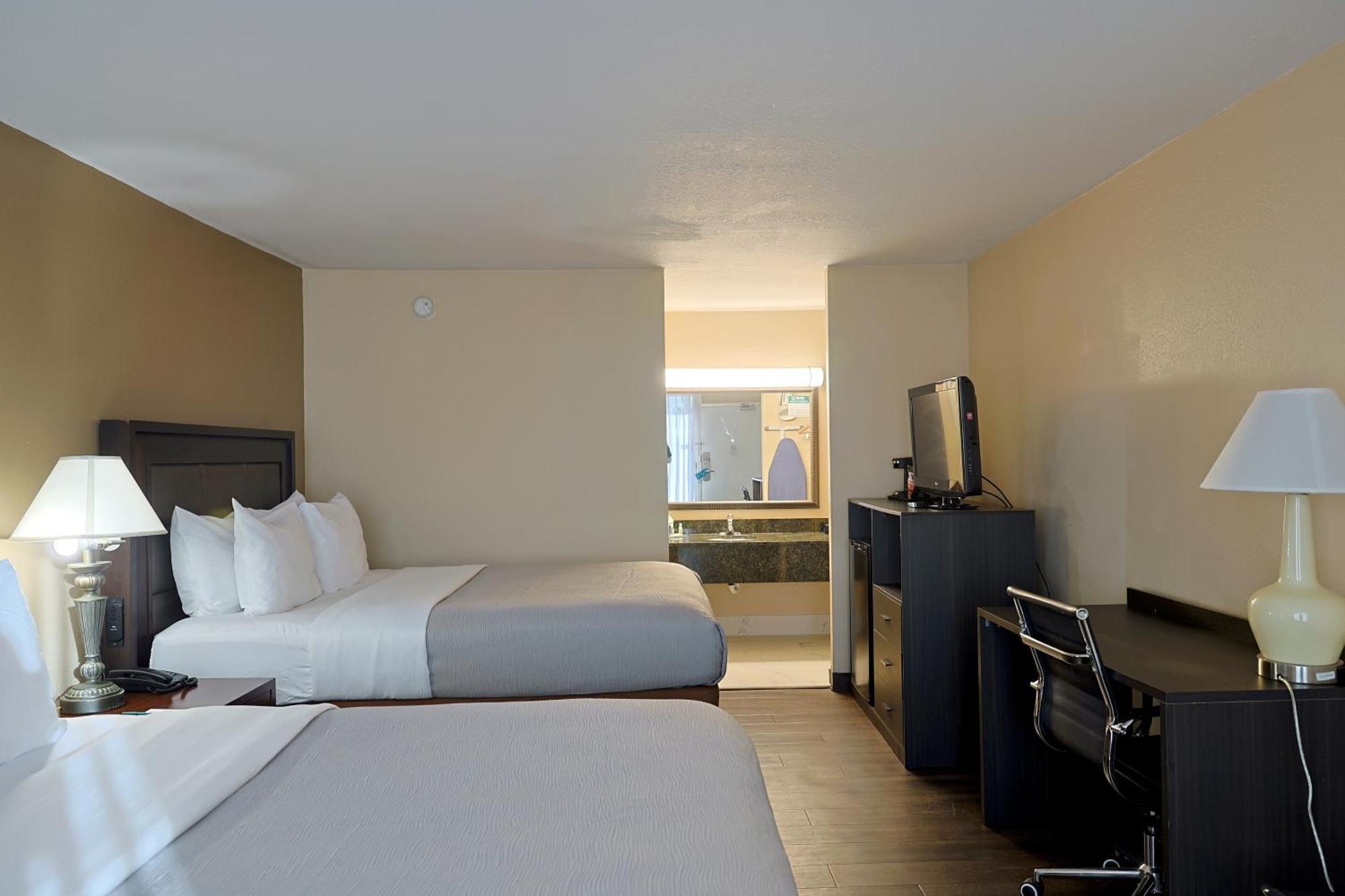 Quality Inn Kennedy Space Center Тайтъсвил Екстериор снимка