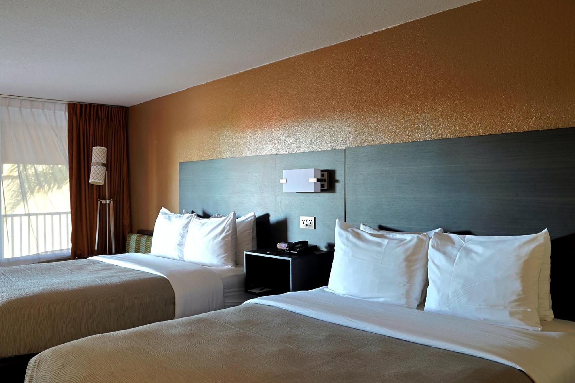 Quality Inn Kennedy Space Center Тайтъсвил Екстериор снимка