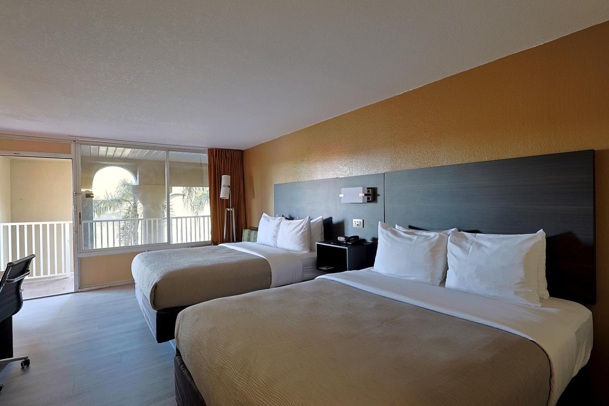 Quality Inn Kennedy Space Center Тайтъсвил Екстериор снимка