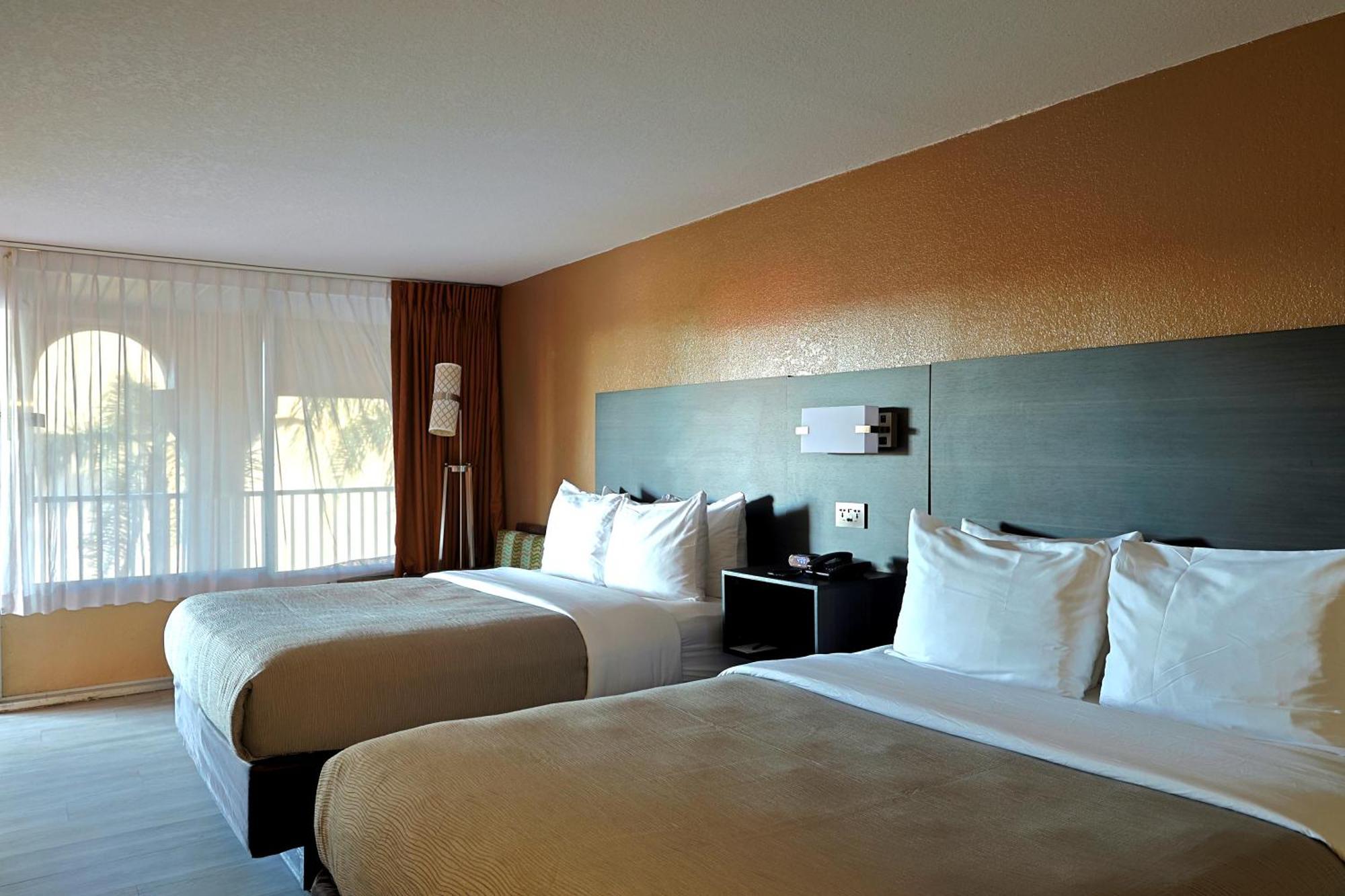 Quality Inn Kennedy Space Center Тайтъсвил Екстериор снимка