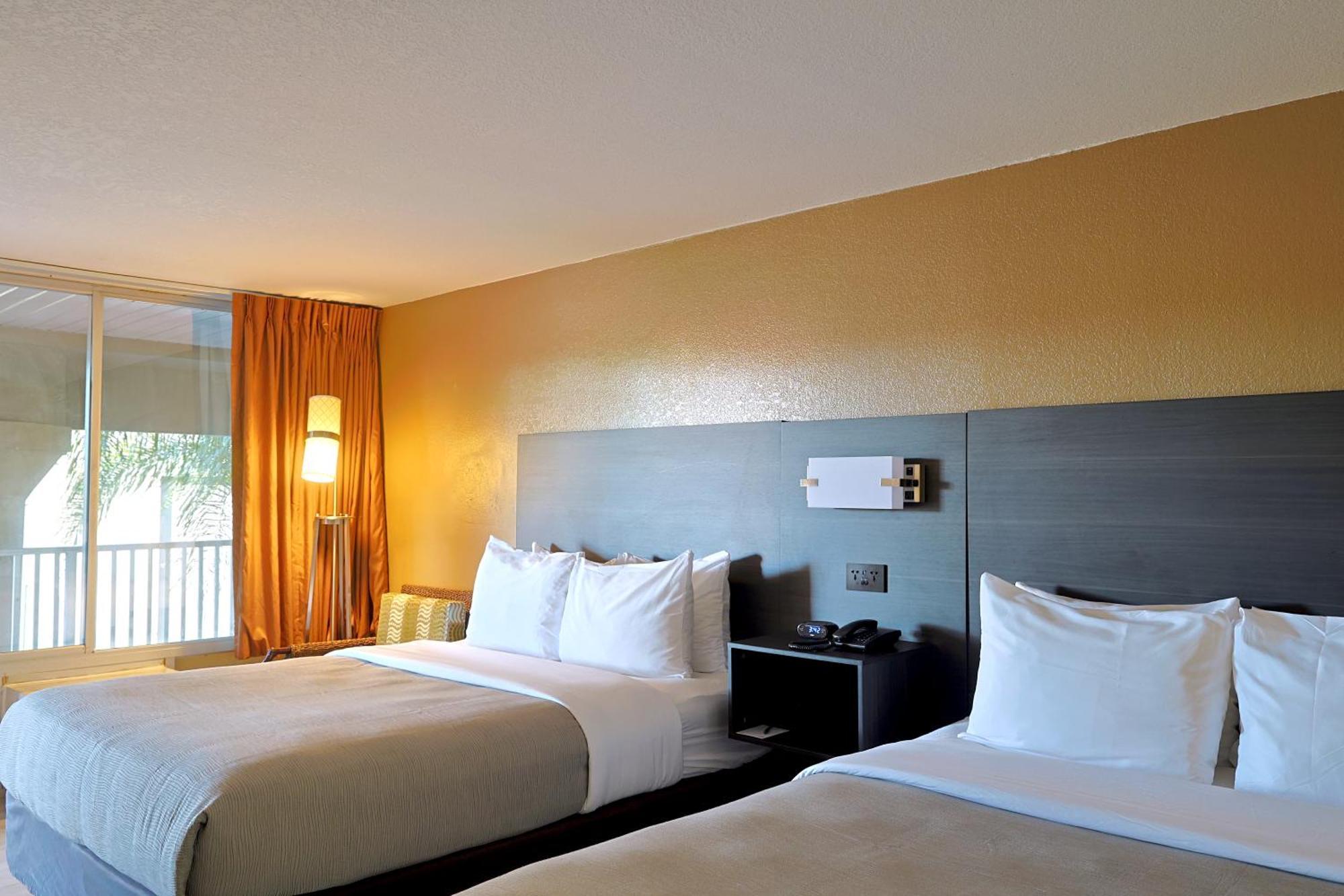 Quality Inn Kennedy Space Center Тайтъсвил Екстериор снимка