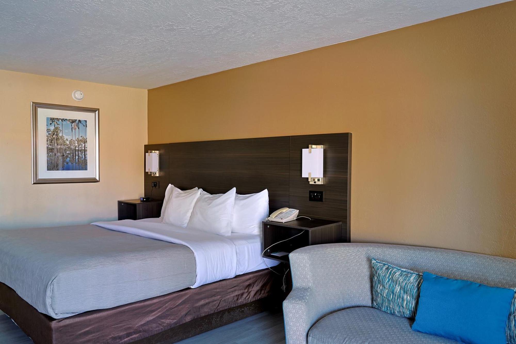 Quality Inn Kennedy Space Center Тайтъсвил Екстериор снимка