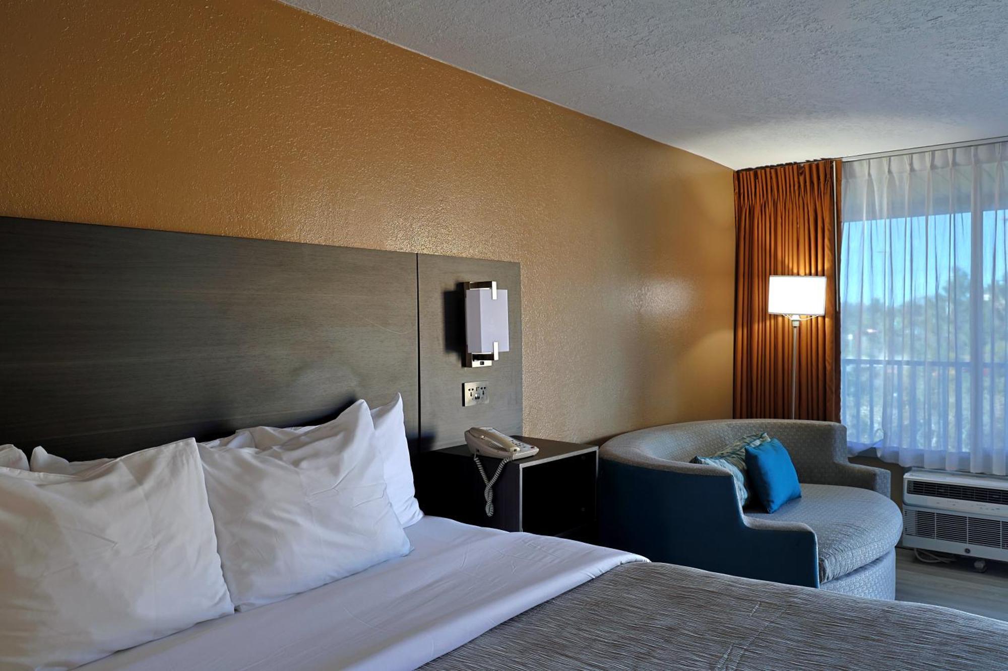 Quality Inn Kennedy Space Center Тайтъсвил Екстериор снимка