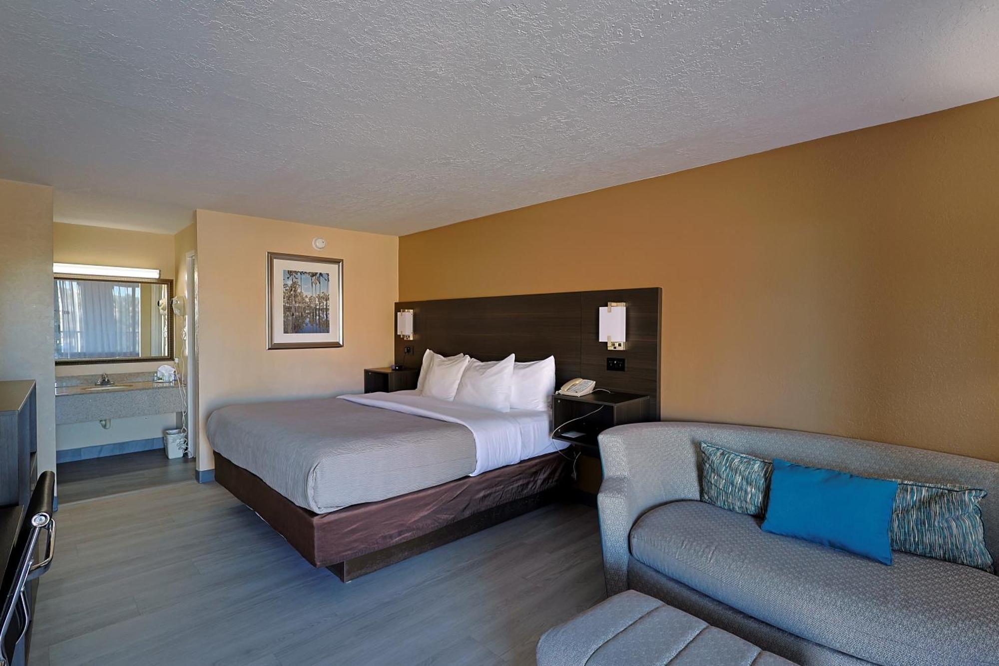 Quality Inn Kennedy Space Center Тайтъсвил Екстериор снимка