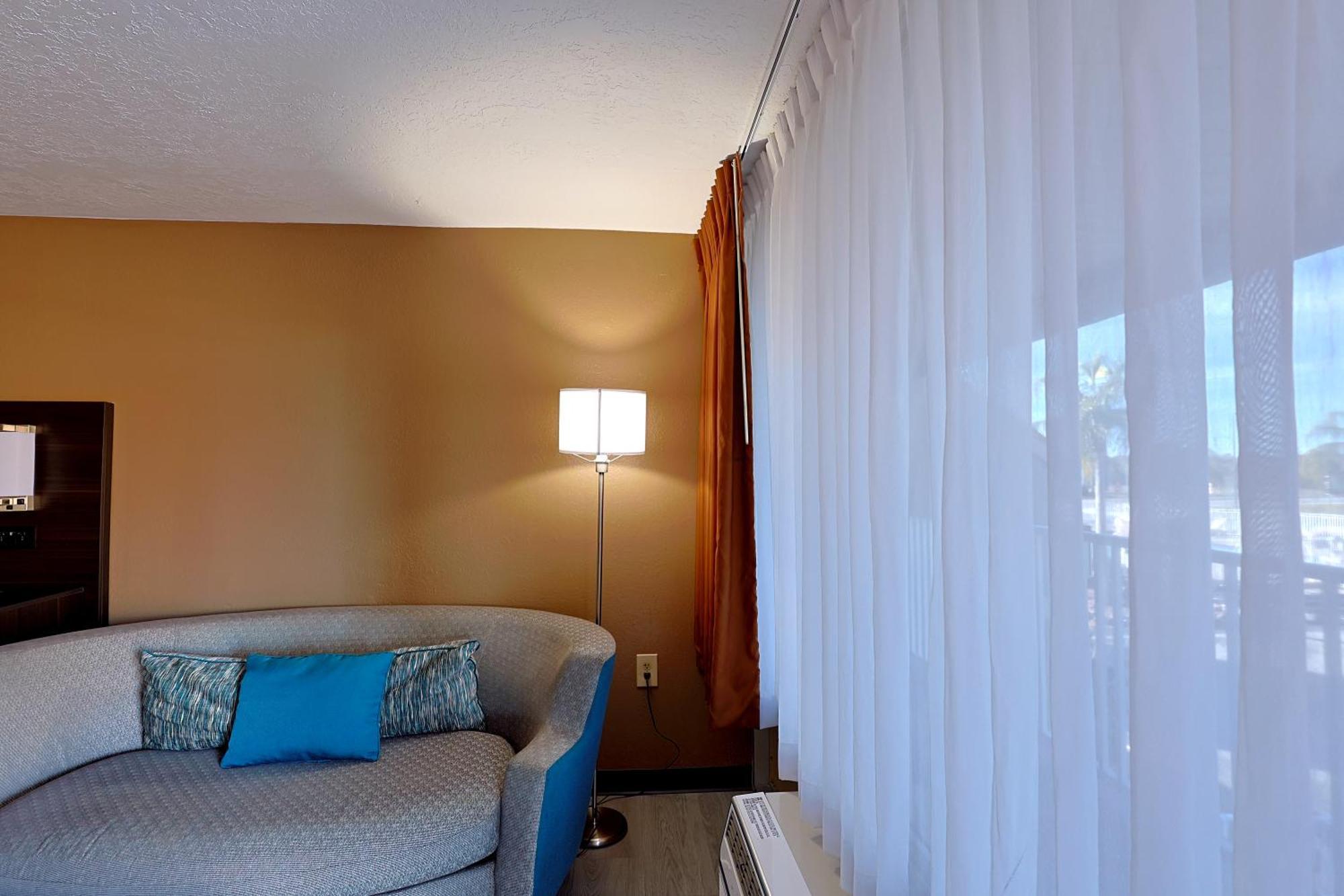 Quality Inn Kennedy Space Center Тайтъсвил Екстериор снимка