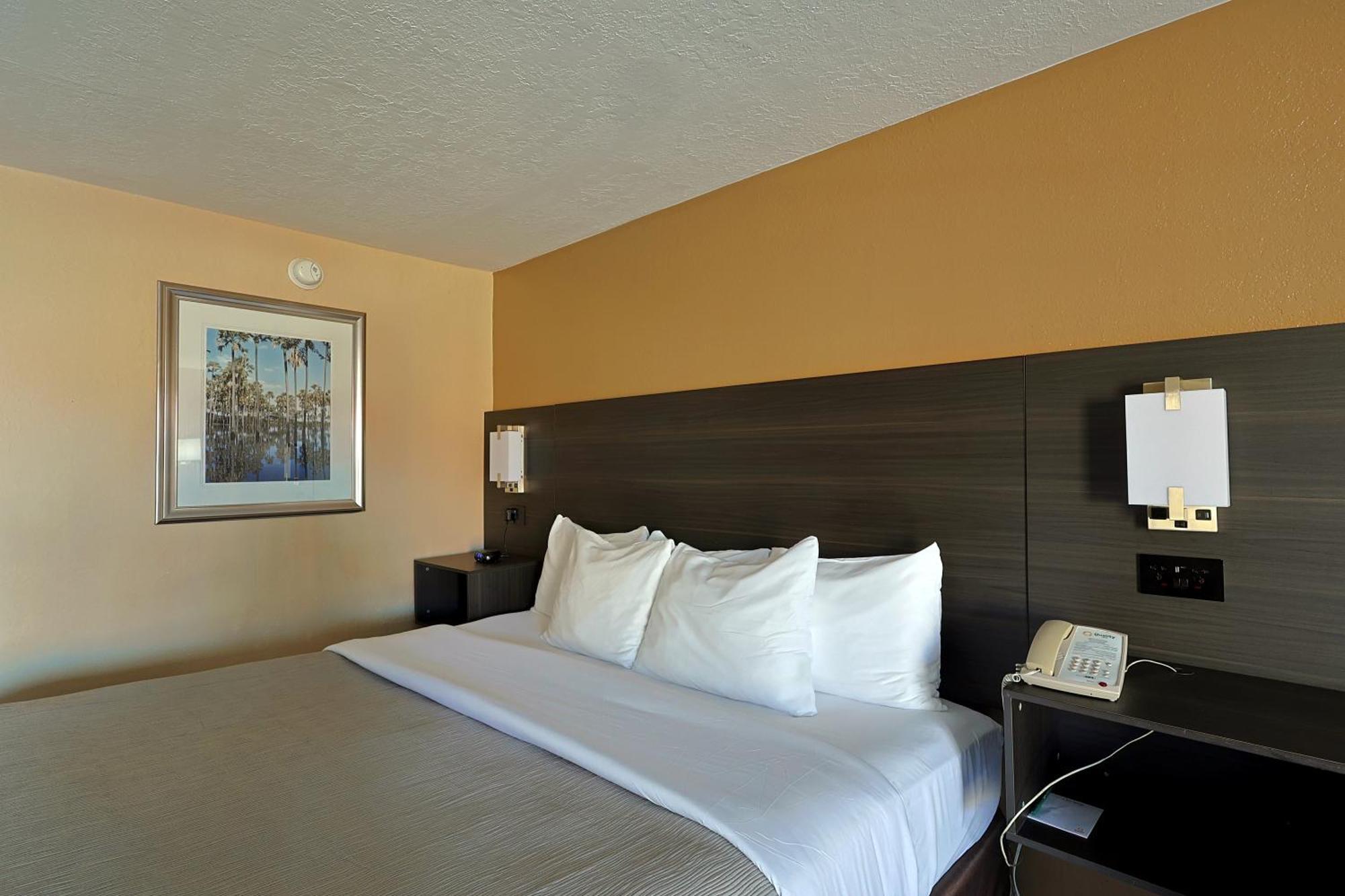 Quality Inn Kennedy Space Center Тайтъсвил Екстериор снимка