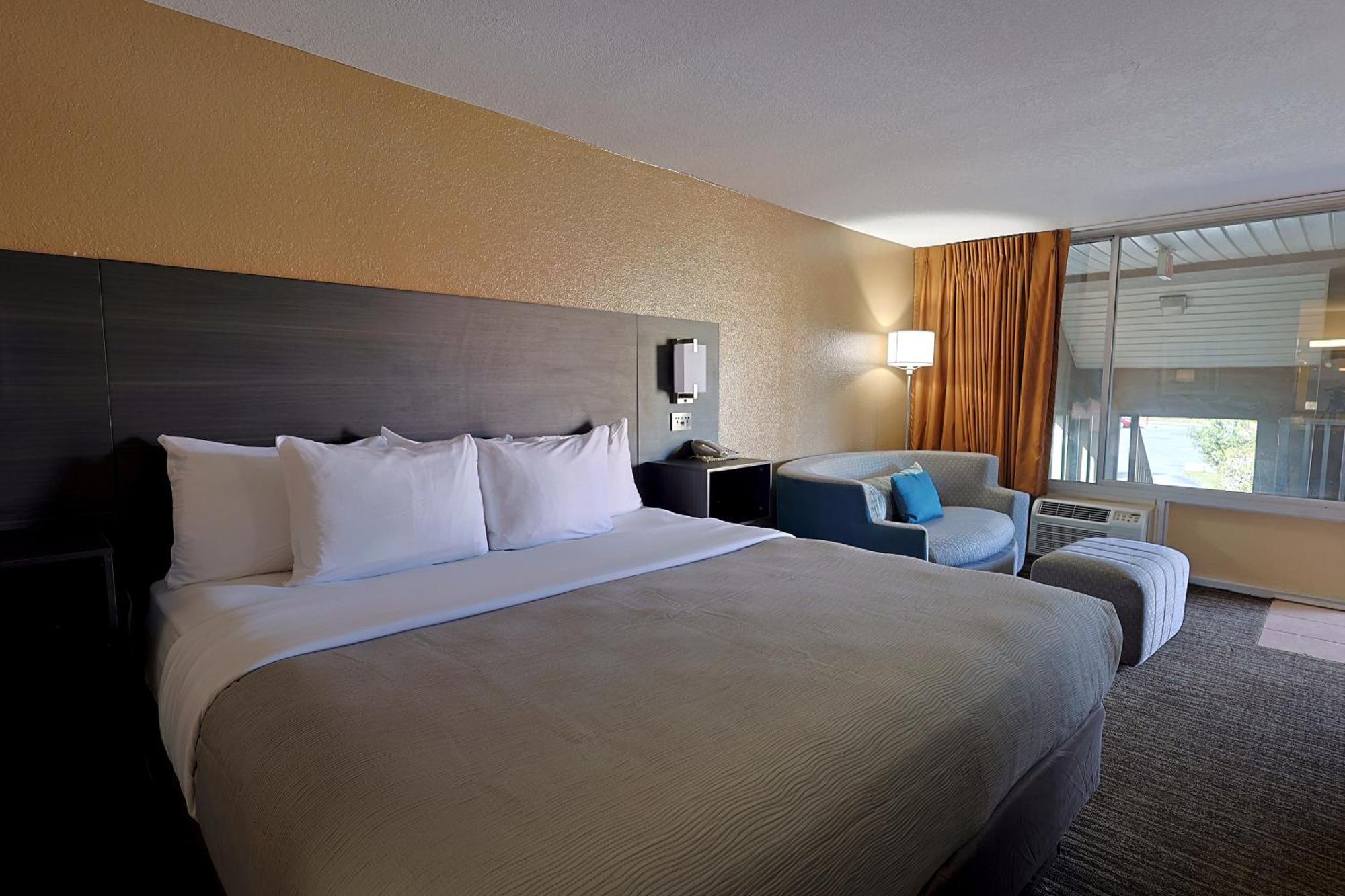 Quality Inn Kennedy Space Center Тайтъсвил Екстериор снимка